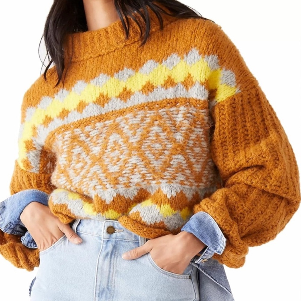 Cozy Free People lightly cropped chunky sweater